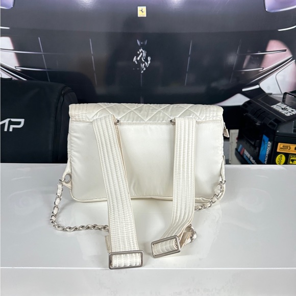 Chanel - Picture 3 of 7